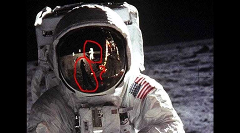 Ρώσοι εκτοξεύουν δορυφόρο για να πιστοποιήσουν ότι ο άνθρωπος πάτησε όντως στο φεγγάρι